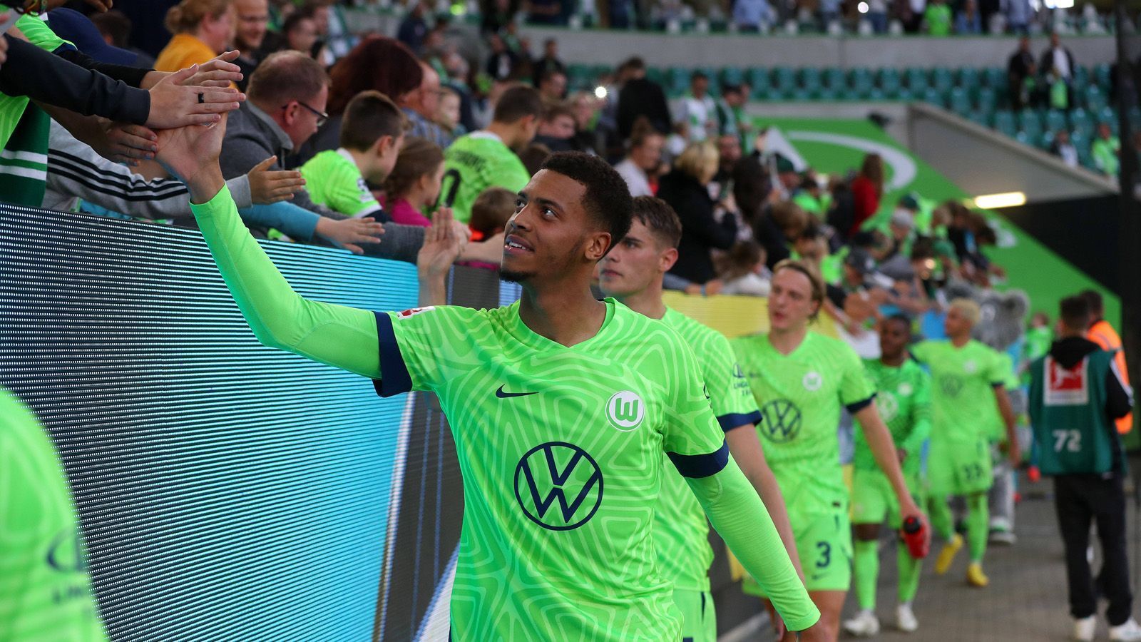 
                <strong>Platz 14: VfL Wolfsburg</strong><br>
                Anteil der Stimmen: 2 Prozent
              