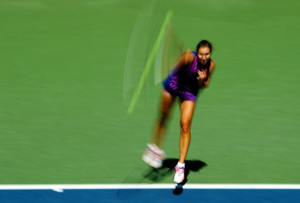 
                <strong>Jelena Jankovic</strong><br>
                Was für ein Aufschlag - da kommt selbst die Kamera nicht hinterher. 
              