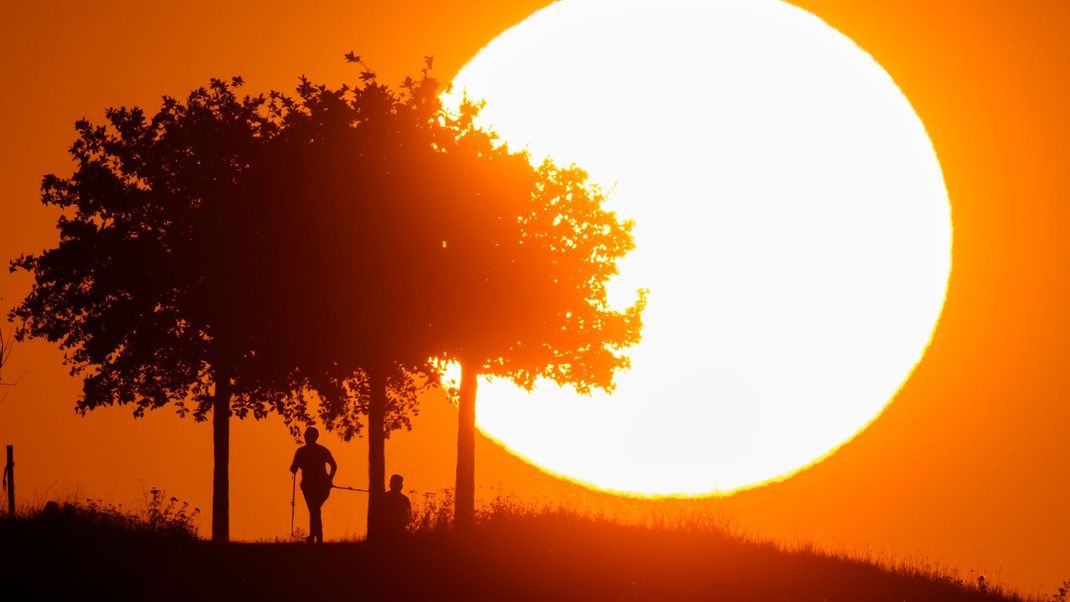 Hitze in Deutschland: Warme Luft strömt auf Deutschland zu.