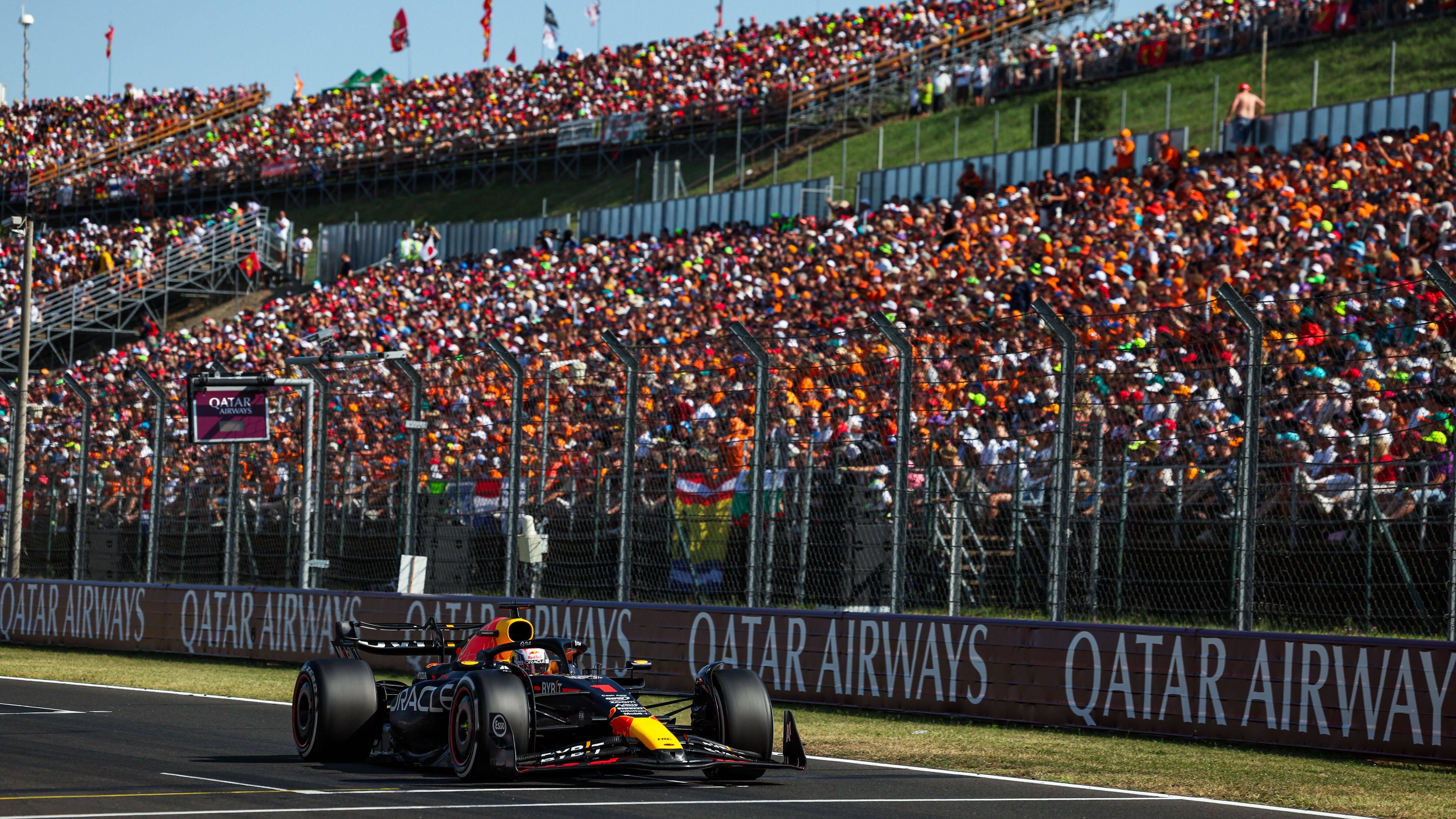 <strong>Fans (Verlierer)</strong><br>Die Zuschauer dürfen einen der besten Fahrer in der Geschichte der Formel 1 bewundern, können die Fertigkeiten von Max Verstappen Rennen für Rennen bestaunen. Die Verstappen-Fans kommen aus dem Jubeln gar nicht mehr heraus. Der Großteil der Zuschauer wird sich trotzdem wünschen, dass es einen oder mehrere Herausforderer gibt. Denn die aktuellen Kräfteverhältnisse und die damit einhergehende Langeweile schaden der Königsklasse auf Dauer doch sehr.