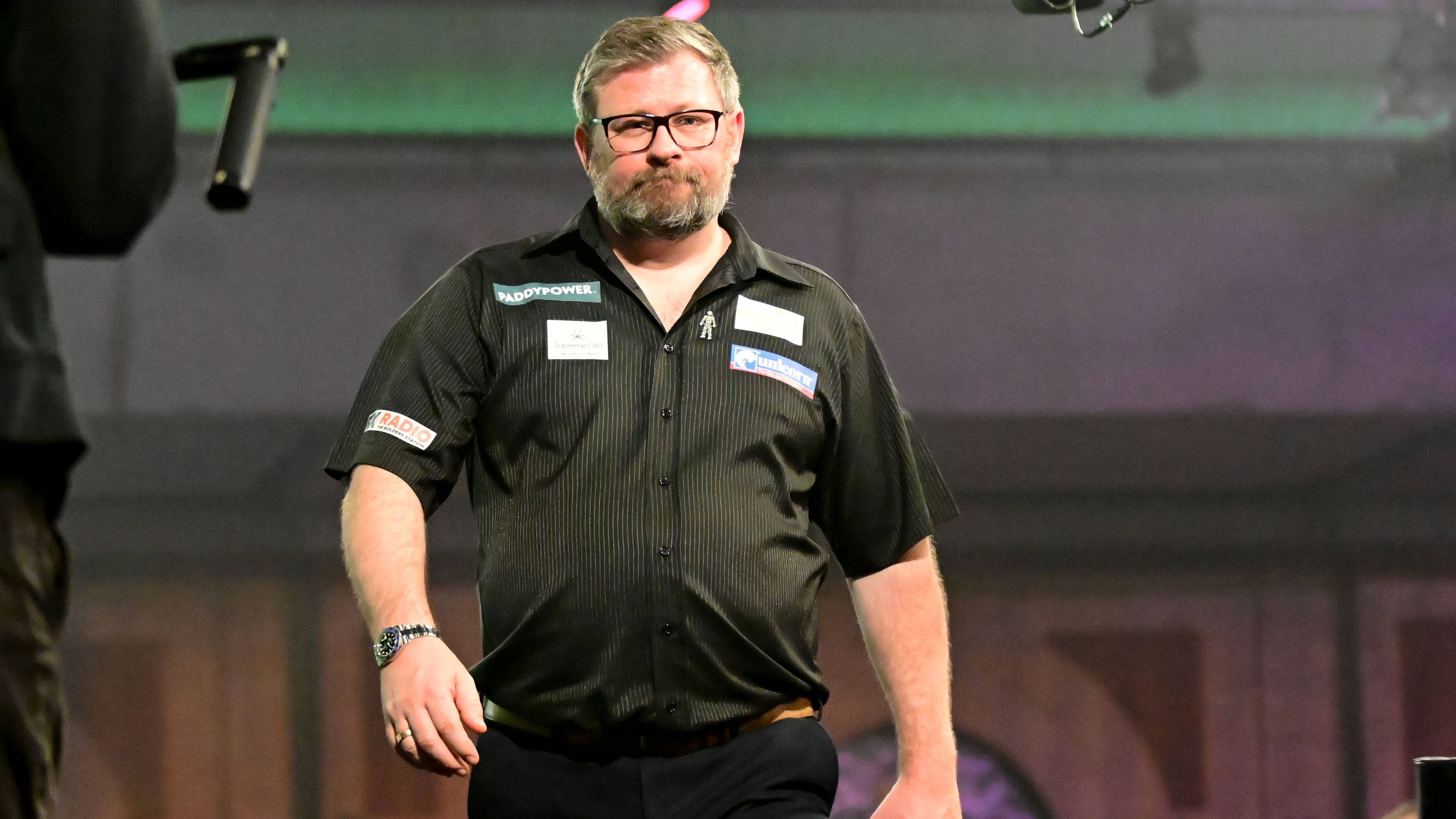 <strong>James Wade (#16)</strong><br>Für den viermaligen WM-Halbfinalisten, James Wade, ging die Reise im Ally Pally weitaus früher als erwartet zu Ende. "The Machine" verlor seine Auftakt-Partie gegen Jermaine Wattimena glatt mit 0:3. Unschöner kann eine WM für einen Spieler gar nicht beginnen - und gleichzeitig zu Ende gehen.