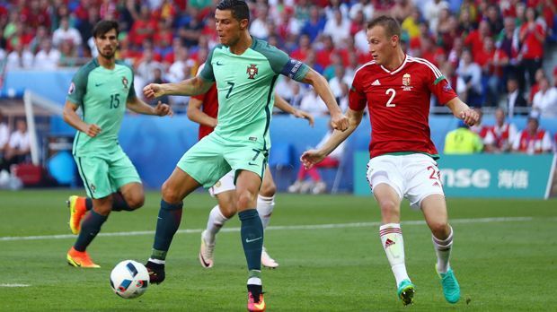 
                <strong>Ungarn vs. Portugal</strong><br>
                ... Für Portugal trifft Cristiano Ronaldo doppelt und macht sein wohl bestes Spiel bei der Endrunde in Frankreich. Mit seinem Ausgleich zum zwischenzeitlichen 2:2 per Hacke erzielt er eines der schönsten Tore des Turniers.
              