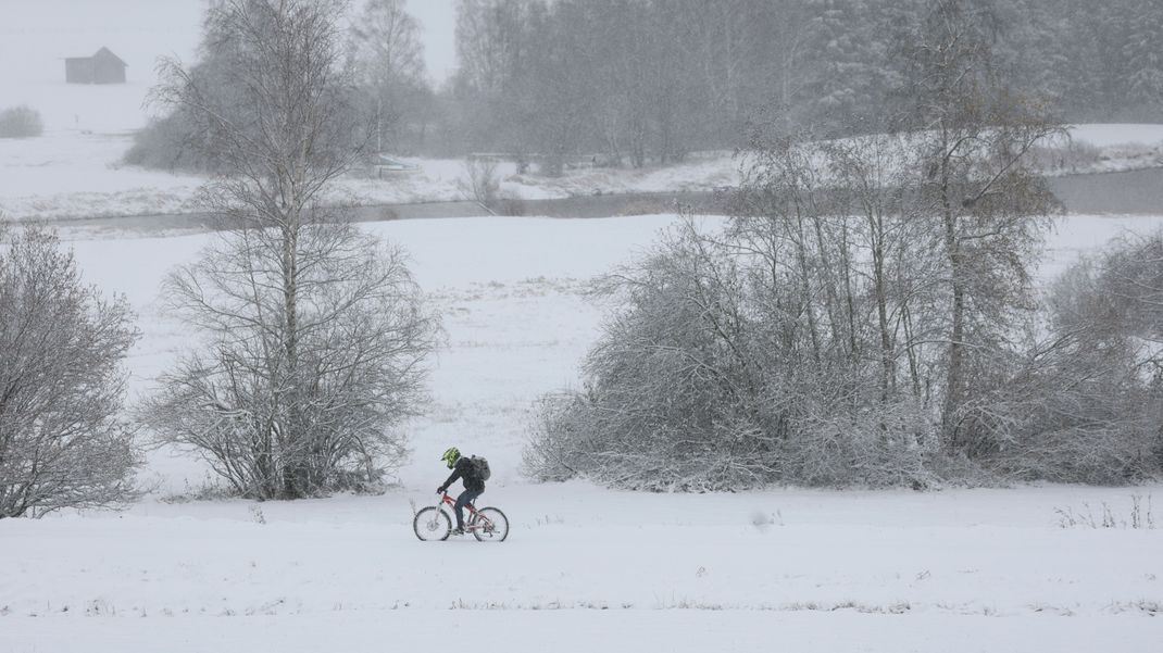 Der Wintereinbruch in Deutschland könnte vielen an diesem Mittwoch (20. November) zu schaffen machen.