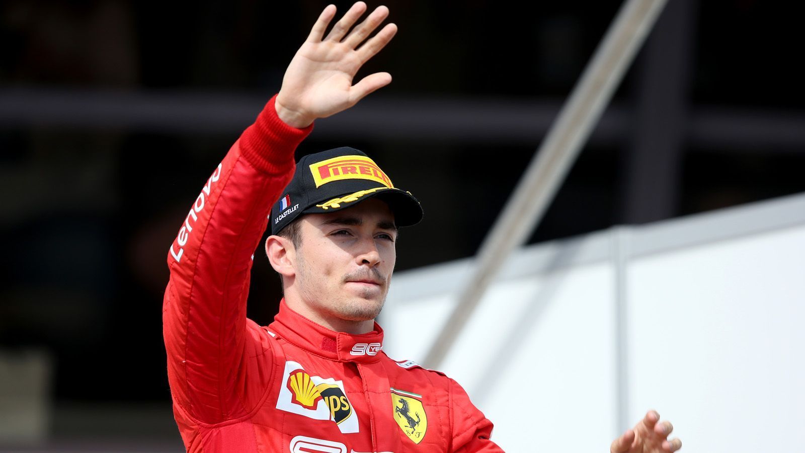 
                <strong>Platz 3: Charles Leclerc (Scuderia Ferrari)</strong><br>
                Seine Schwäche hat der Monegasse selbst erkannt: die Qualifyings. Daran habe er in den vergangenen Wochen hart gearbeitet, erklärte der 21-Jährige nach der Zeitenjagd in Le Castellet - dabei konnte er zum zweiten Mal nach seiner Bahrain-Pole Teamkollege Sebastian Vettel hinter sich lassen. Mehr als Rang drei war zwar in Frankreich insgesamt nicht drin, diesen hat Leclerc aber ungefährdet nach Hause gebracht. Vettel muss sich also auch in den kommenden Rennen in Acht nehmen, dass sein junger Ferrari-Rivale nicht an ihm vorbei zieht.
              