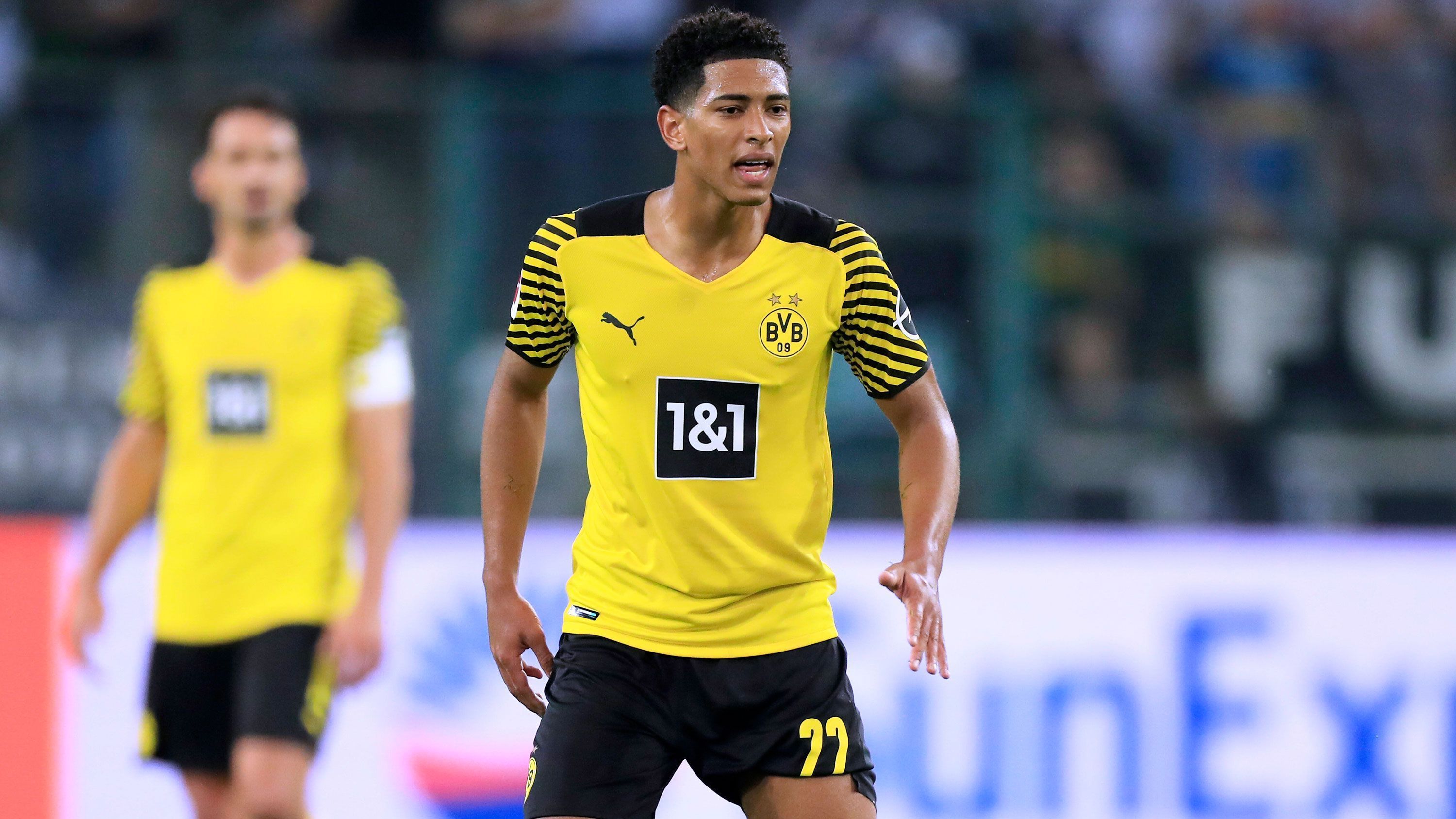 
                <strong>Zentrales Mittelfeld: Jude Bellingham (Borussia Dortmund)</strong><br>
                Bei Borussia Dortmund gehört der Youngster längst zur ersten Elf und auch in FIFA 22 wird er wahrscheinlich in einigen Startaufstellungen zu finden sein. Ähnlich wie Sabitzer gilt auch bei Bellingham - er ist ein klassischer Allrounder, der in der Nähe des gegnerischen Tores aber größere Defizite als der FCB-Akteur offenbart. Das Gesamtrating von 79 Punkten wird abgerundet durch hohe Arbeitsraten und eine starke Ausdauer (87). Mit einem Preis von nur 800 Münzen ist der englische Nationalspieler zudem für kleines Geld zu haben.
              