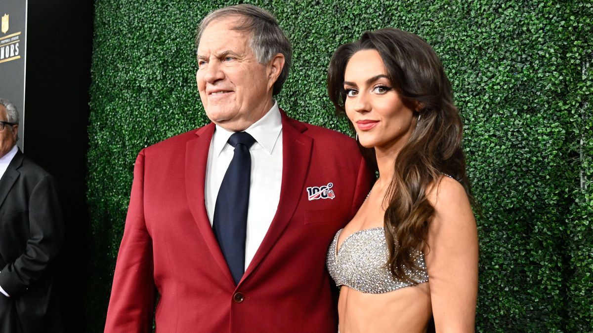 NFL, American Football Herren, USA 2025: NFL Honors Awards Ceremony Red Carpet Event FEB 06 February 6, 2025, New Orleans LA; Bill Belichick and Jordon Hudson pose on the red carpet before Super Bo...