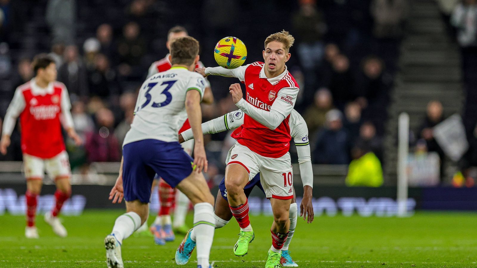 
                <strong>England: Emile Smith Rowe (Arsenal)</strong><br>
                &#x2022; Offensives Mittelfeld<br>&#x2022; 22 Jahre alt (2000)<br>&#x2022; Zwei Tore in sieben Länderspielen für Englands U21-Nationalmannschaft<br>&#x2022; Marktwert: 38 Millionen Euro<br>
              