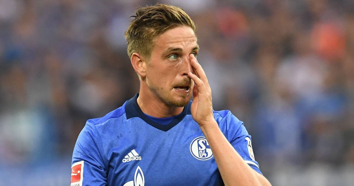 
                <strong>Bastian Oczipka (FC Schalke 04)</strong><br>
                Bastian Oczipka (FC Schalke 04): Der linke Abwehrspieler überzeugt mit viel Offensivdrang und traut sich auch einige Dribblings. Zusammen mit Amine Harit harmoniert er gut auf dem linken Flügel. Insgesamt hätten seine Pässe präziser und seine Abwehrarbeit effizienter sein können. ran-Note: 3
              