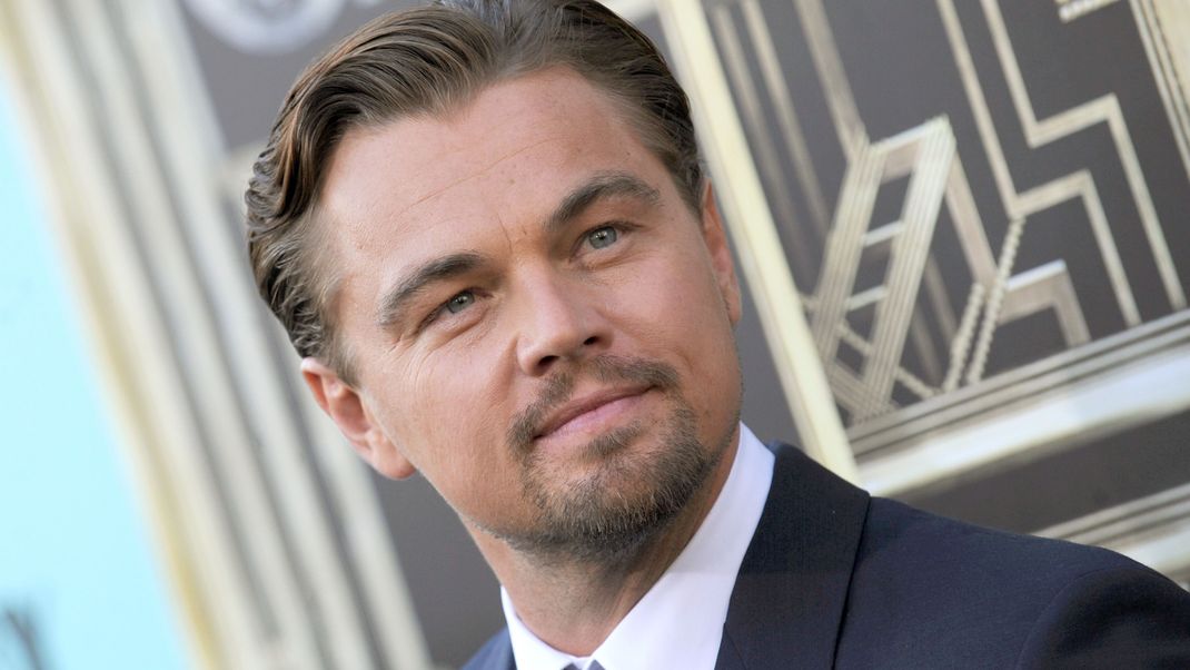 Leonardo DiCaprio guckt auf Bildern gerne unbeeindruckt. Doch privat scheint er ein echter Partylöwe zu sein.