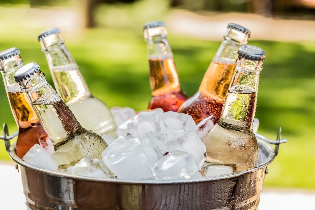Ob im Drink oder einfach zum Kühlen – Eiswürfel sind ein absolutes Must-have bei jeder Party.