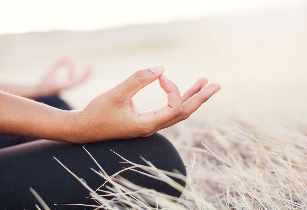 Mit der 5-Finger-Methode lernt man, bewusster im Hier und Jetzt zu sein und seine Umgebung bewusster wahrzunehmen. 