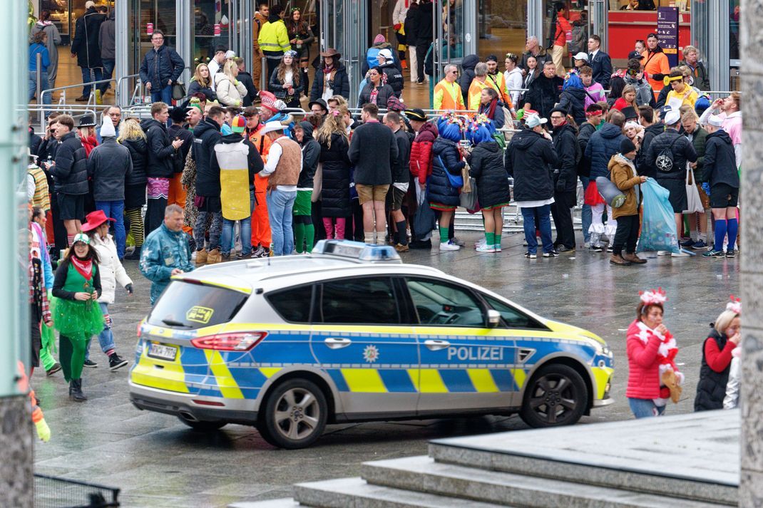 Die Kölner Polizei kündigt an, das Einsatzkonzept anzupassen.