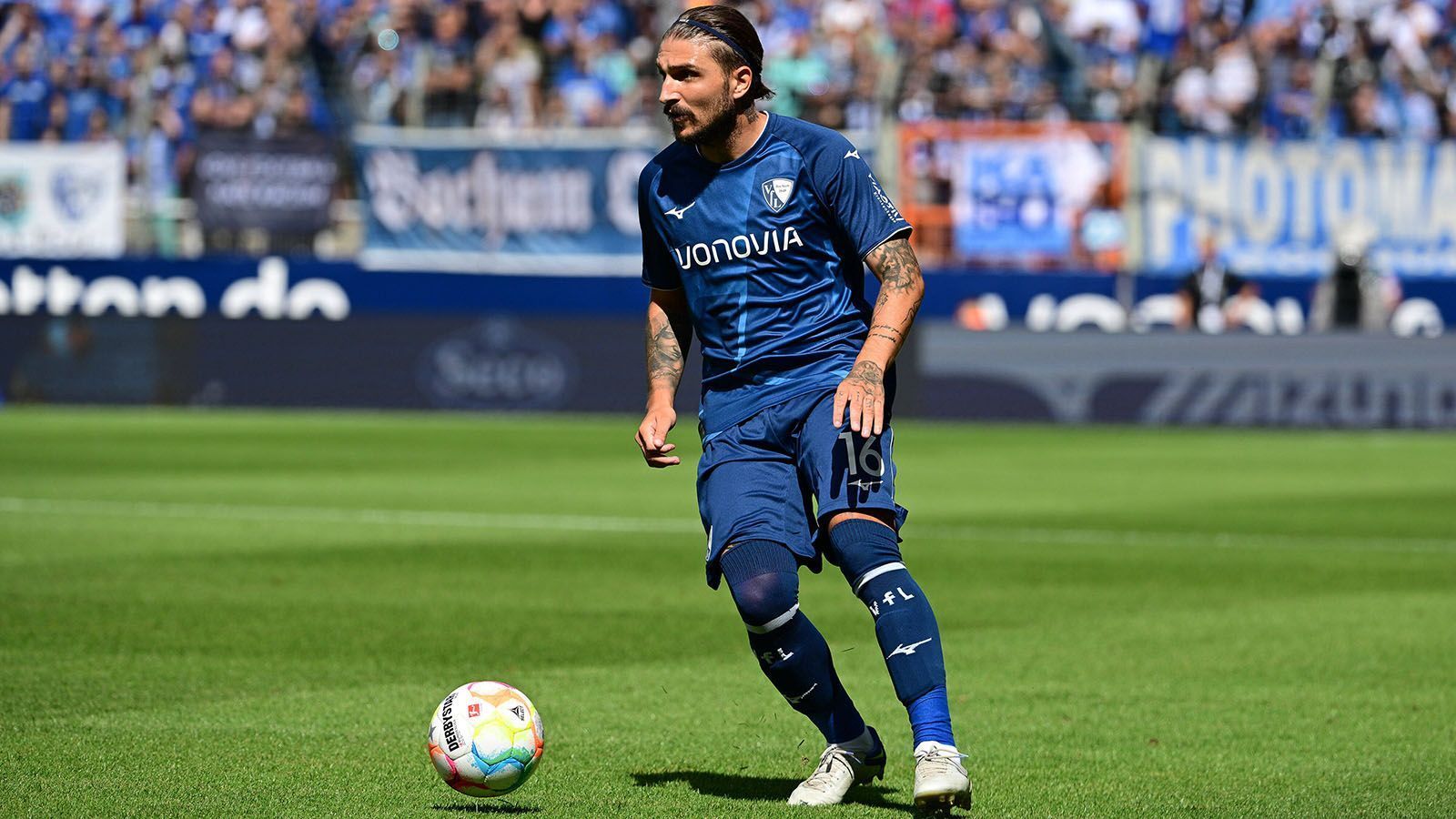 
                <strong>VfL Bochum</strong><br>
                &#x2022; TSG Hoffenheim (u.a. Konstantinos Stafylidis) (11 Spieler)<br>&#x2022; SpVgg Greuther Fürth, Eintracht Frankfurt, RB Leipzig, Karlsruher SC, SC Paderborn, FC Fulham (3 Spieler)<br>&#x2022; zahlreiche Klubs mit zwei Spielern (z.B. 1. FC Köln oder FSV Mainz 05)<br>
              