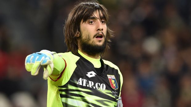 
                <strong>Tor: Mattia Perin (Italien)</strong><br>
                Tor: Mattia Perin (Italien) – Der 23-jährige Keeper vom FC Genua könnte seine Chance bekommen, sollte sich Italiens Torwart-Legende Gianluigi Buffon verletzen. Perin wurde nach überzeugenden Leistungen in der Serie A bereits mit Manchester United in Verbindung gebracht und könnte sich bei der EM beweisen. 
              