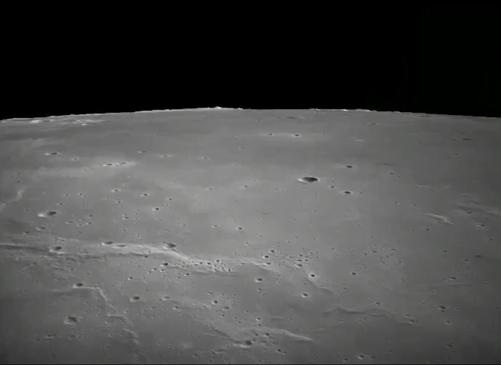 Chang'e-5 im Landeanflug über dem Mond. Bald wird die Sonde aufsetzen.