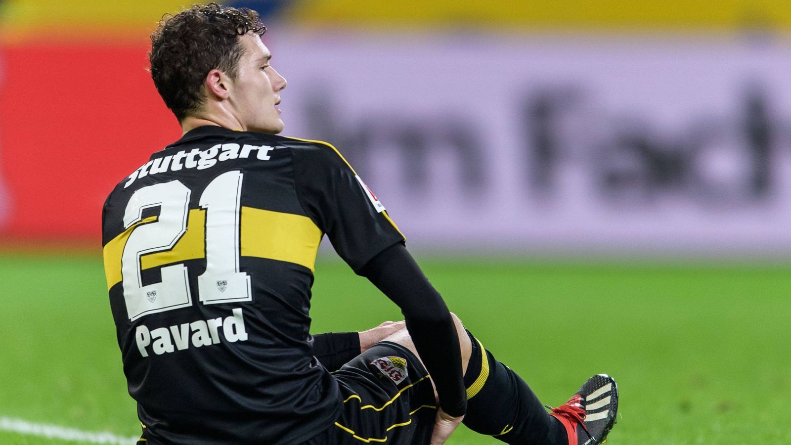 
                <strong>Benjamin Pavard (FC Bayern München)</strong><br>
                Ablösesumme: 35 Millionen Euro (Ausstiegsklausel)Aufnehmender Verein: FC Bayern MünchenAbgebender Verein: VfB Stuttgart
              