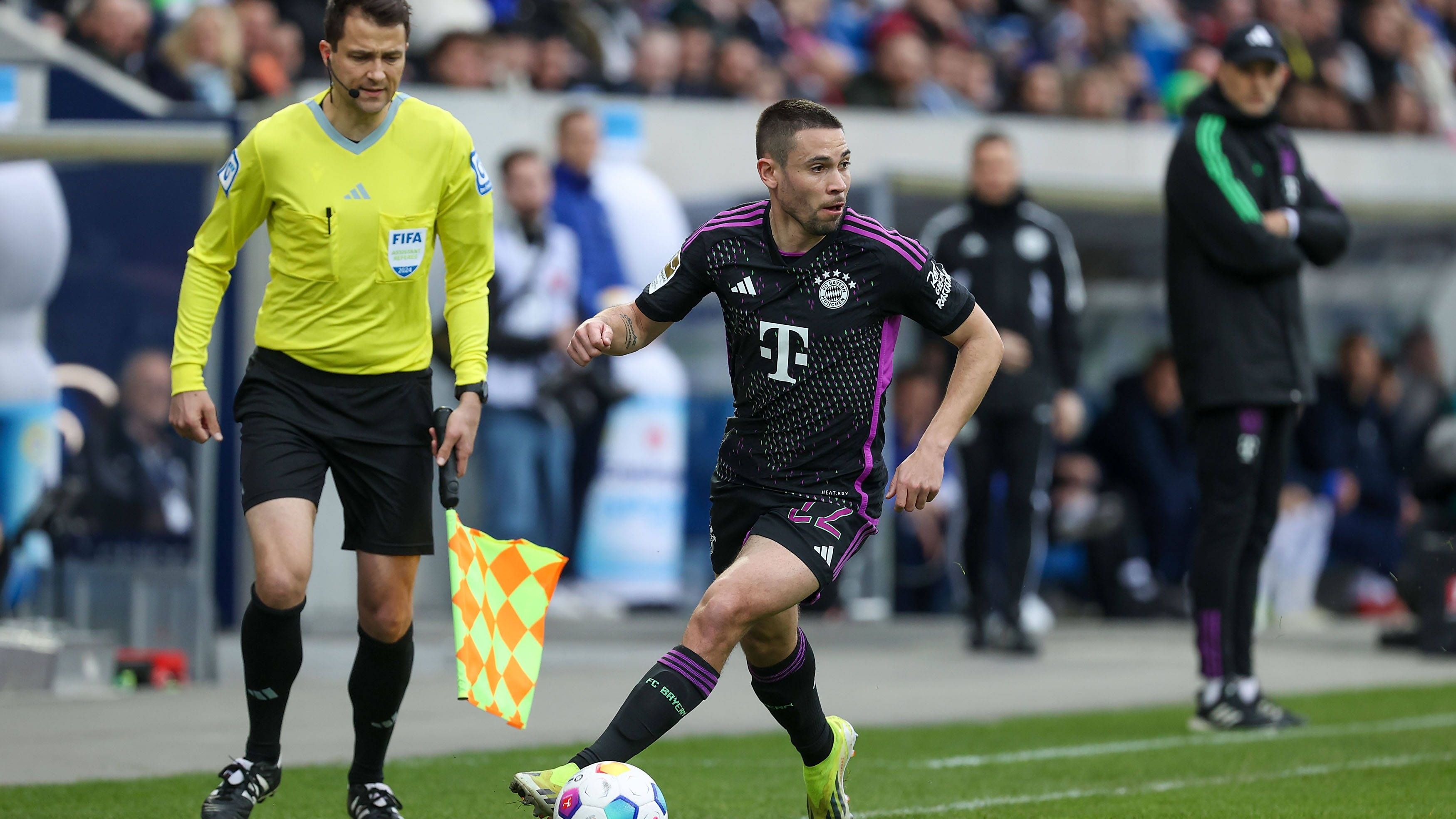 <strong>Raphael Guerreiro</strong><br>Thomas Tuchel gibt auf der Linksverteidiger-Position überraschend Guerreiro gegenüber Davies den Vorzug. Er agiert sehr offensiv, bringt den Ball schnell nach vorne, kommt auch selber einmal zum Abschluss. Nach 70 Minuten erfolgt die Auswechslung. <strong><em>ran</em>-Note: 3</strong>