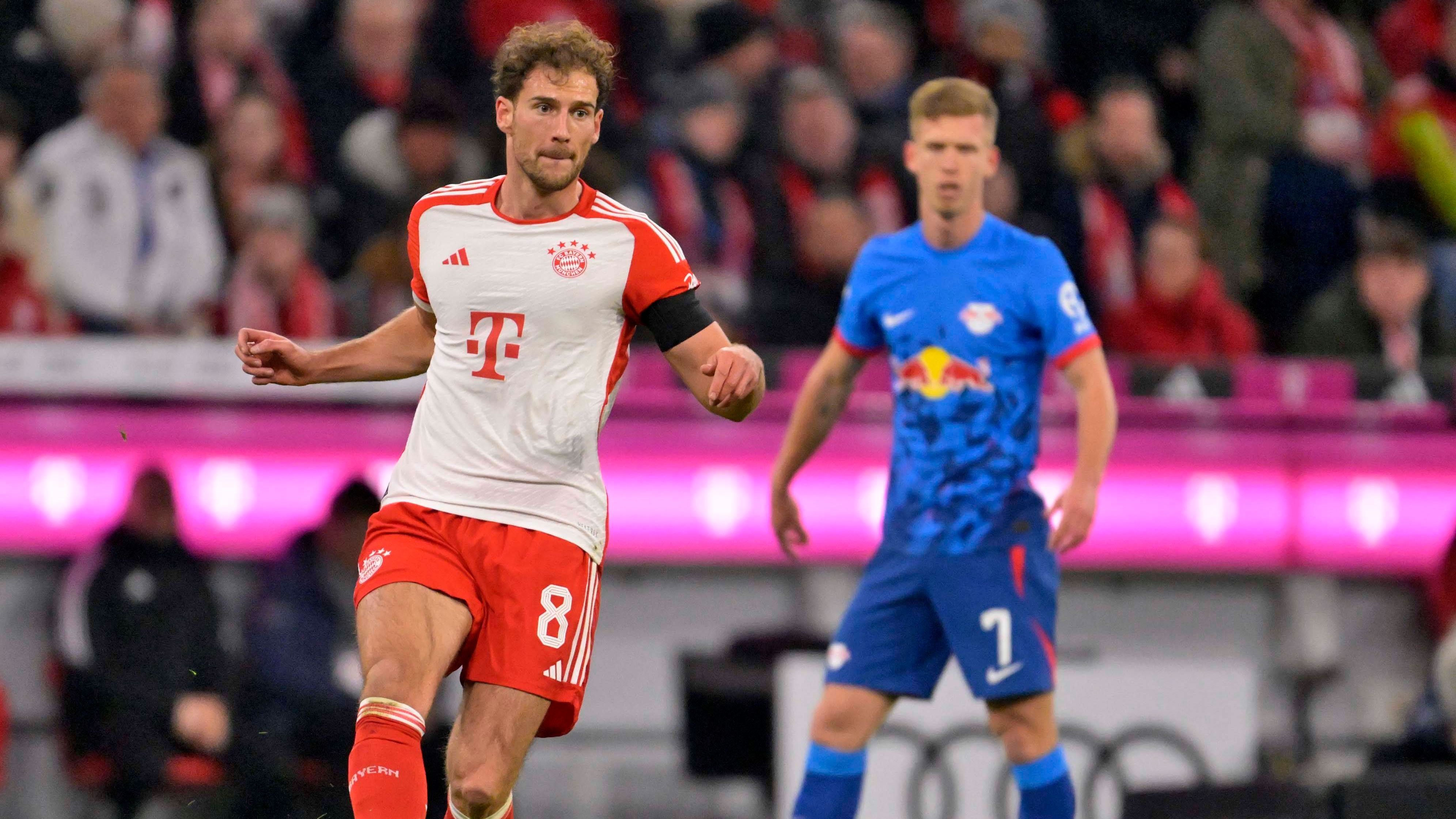 <strong>Leon Goretzka (FC Bayern)</strong><br>Der Nationalspieler agiert defensiver als sonst, eher als Doppel-6 neben Pavlovic. Dort sehr aufmerksam und mit einigen wichtigen Balleroberungen, tritt aber dafür offensiv kaum in Erscheinung. Pech, dass er Seskos Schuss zum 1:1 abfälscht. <em><strong>ran</strong></em>-Note: 3