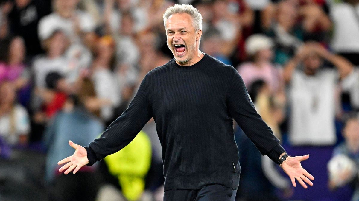 19.07.2025, UEFA Frauen-Europameisterschaft 2025 in der Schweiz. Viertelfinale, Frankreich - Deutschland, im St-Jakob-Park Basel (Schweiz). Trainer Christian Wück (Deutschland) jubelt. *** 19 07 20...