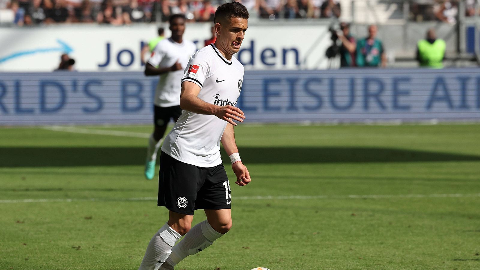 
                <strong>Rafael Borre (Eintracht Frankfurt) </strong><br>
                Auch der Europa-League-Held setzt nach seiner Einwechslung in der 78. Minute keine nennenswerten Akzente. ran-Note: Ohne Bewertung
              