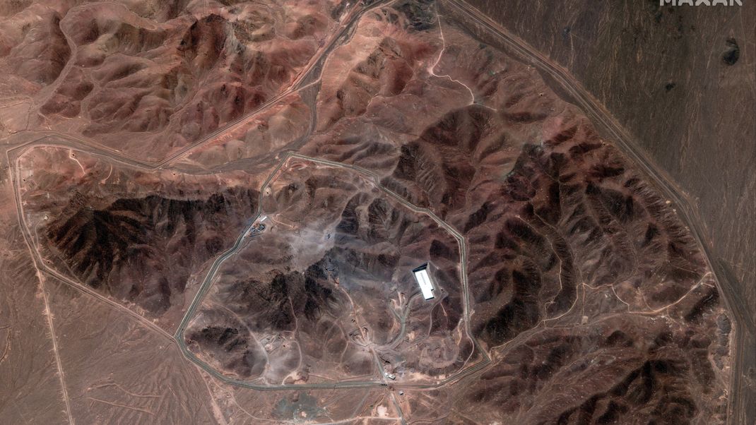 Der Iran soll bereits wieder an der von den USA bombardierten Atomanlage Fordo arbeiten.