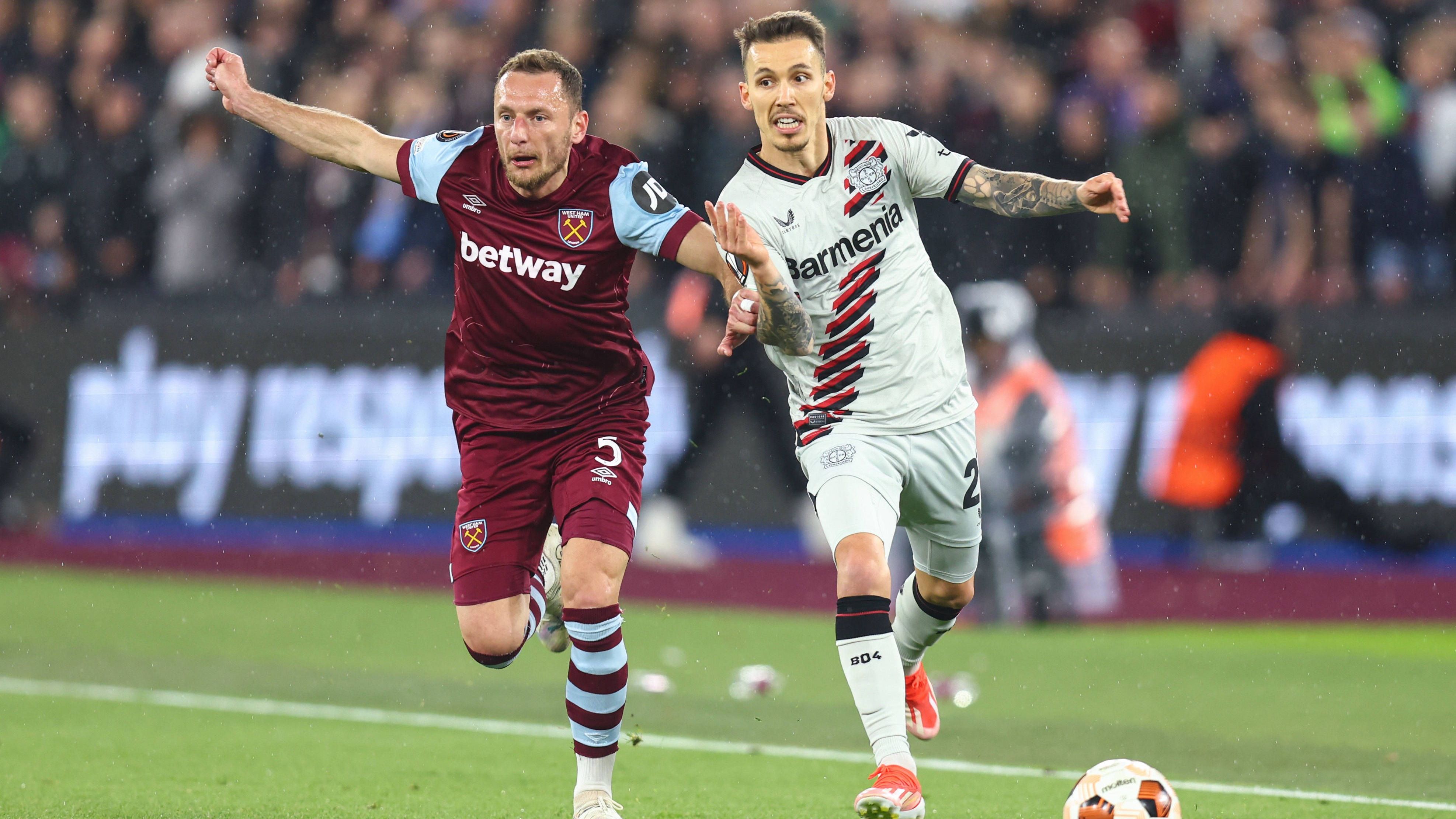 <strong>Alejandro Grimaldo</strong><br> Wenn er am Ball ist, macht er zumindest keine Fehler. Das ist in der Leverkusener Mannschaft fast schon ein Alleinstellungsmerkmal. Doch auch er kann das Team nicht anschieben und sein Einfluss ist auf der Außenbahn ohnehin begrenzt. Wird kurz vor der Schlussphase ausgewechselt. <strong><em>ran</em></strong>-Note: 4.