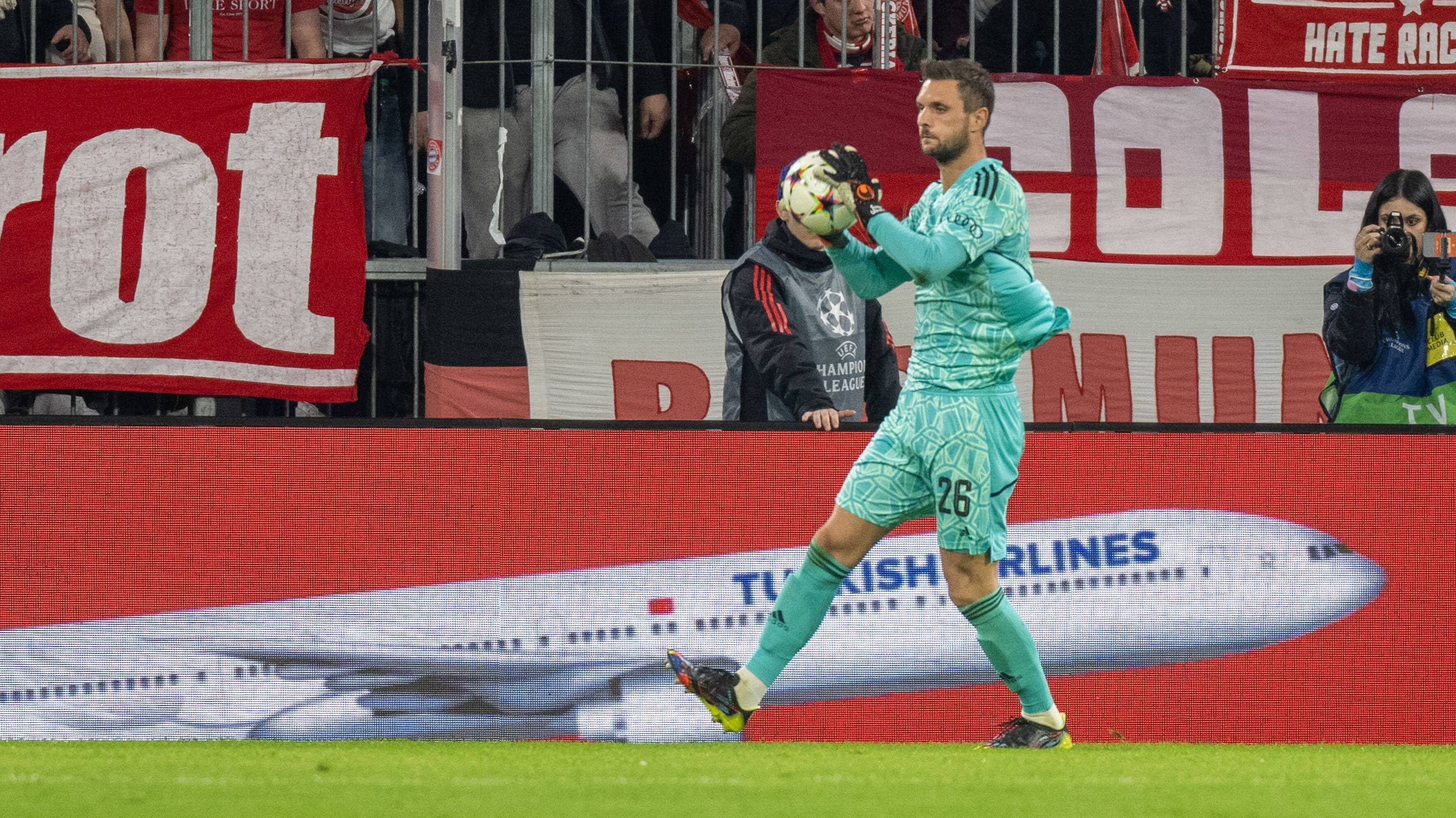 
                <strong>Sven Ulreich</strong><br>
                Ist in der siebten Minute zuverlässig zu Stelle, als der erste Schuss auf sein Tor knallt. Ansonsten auch weitgehend ohne Beschäftigung. Der einzige Inter-Treffer wird wegen einer Abseitsstellung nicht gegeben. In der Nachspielzeit packt er nochmal eine Glanzparade aus. Weiße Weste – was will man als Keeper mehr? ran-Note: 2
              