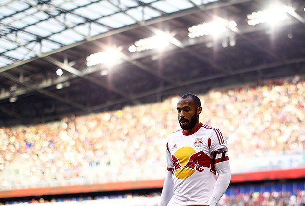 
                <strong>New York Red Bulls</strong><br>
                2010 wechselte Henry von Barcelona in die MLS zu den New York Red Bulls. Mit 52 Treffern ist Henry der zweitbeste Torschütze der Vereinsgeschichte. 
              