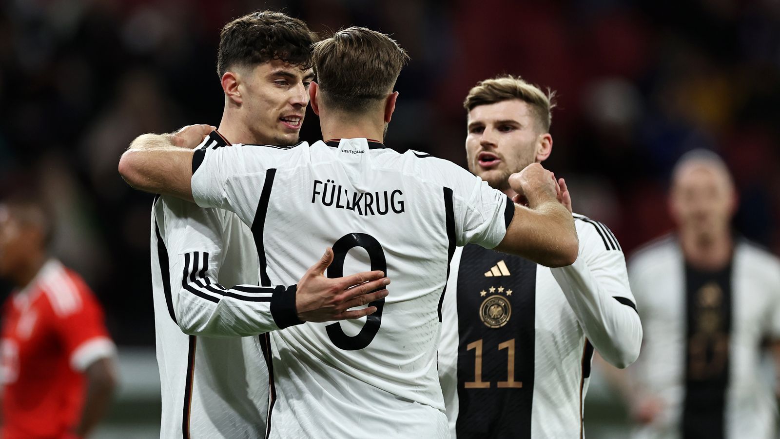 
                <strong>Die Noten der DFB-Stars im Spiel gegen Peru</strong><br>
                Mit einem Testspiel gegen Peru hat das DFB-Team das Länderspieljahr 2023 eröffnet. Die deutsche Nationalmannschaft gewann durch einen Doppelpack von Werder-Stürmer Niclas Füllkrug mit 2:0 - doch nicht alle DFB-Stars konnten überzeugen. ran benotet die Spieler von Bundestrainer Hansi Flick.
              