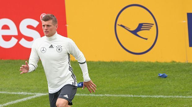 
                <strong>Toni Kroos</strong><br>
                Toni Kroos - geboren in Greifswald
              