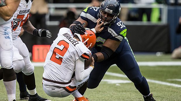 
                <strong>Wenigste Punkte zugelassen: Seattle Seahawks</strong><br>
                Wenigste Punkte zugelassen: Seattle Seahawks mit 277 (17,3 pro Spiel)
              