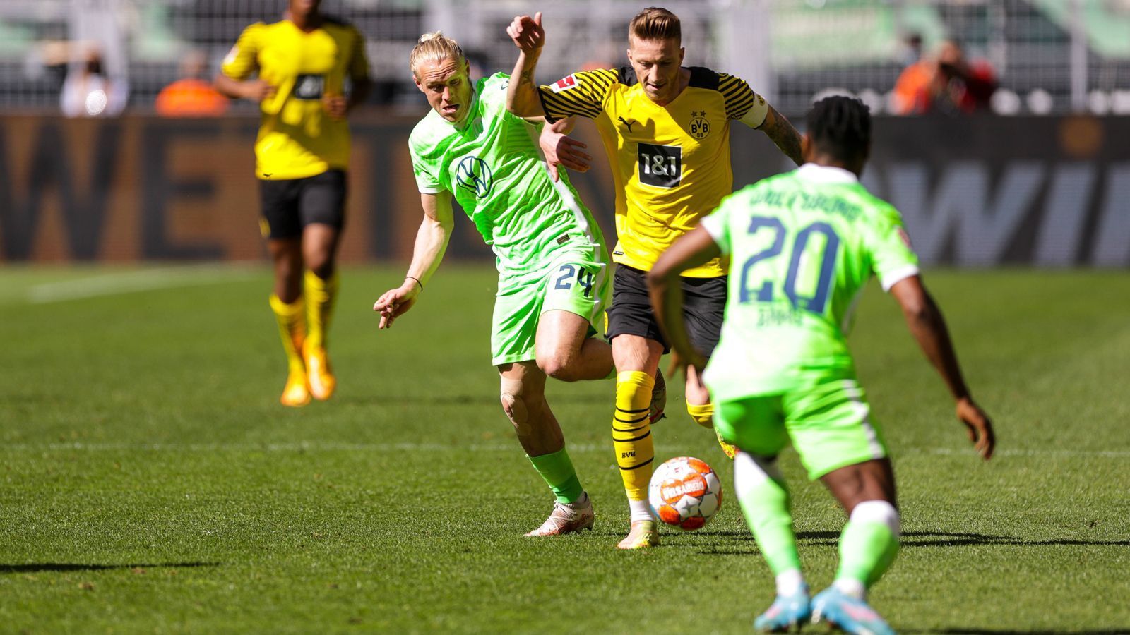 
                <strong>Marco Reus</strong><br>
                Glänzt zu Beginn mit vielen Ballkontakten und einem sehenswerten Doppelpass mit Marius Wolf. Macht einen frischen und spitzigen Eindruck. Sein scharfer Freistoß in der 28. Minute leitet das 3:0 ein, zehn Minuten später legt er das fünfte BVB-Tor für Erling Haaland auf. Starke Vorstellung des 32-Jährigen, auch wenn er in der 51. Minute freistehend vor Casteels scheitert. ran-Note: 2
              