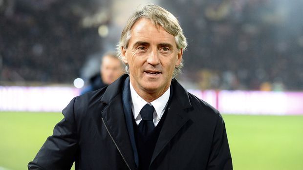 
                <strong>Platz 4: Roberto Mancini</strong><br>
                Platz 4: Roberto Mancini (Inter Mailand). Gekaufte Spieler: 53 bei drei verschiedenen Vereinen. Ausgaben: 583,59 Millionen Euro.
              