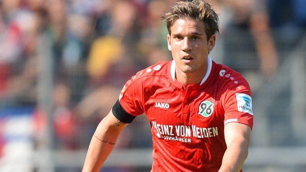 
                <strong>Hannover 96</strong><br>
                Platz 10: Hannover 96. Ausgaben: 13,3 Millionen Euro - Top-Transfer: Oliver Sorg (3,5 Millionen Euro/SC Freiburg).
              
