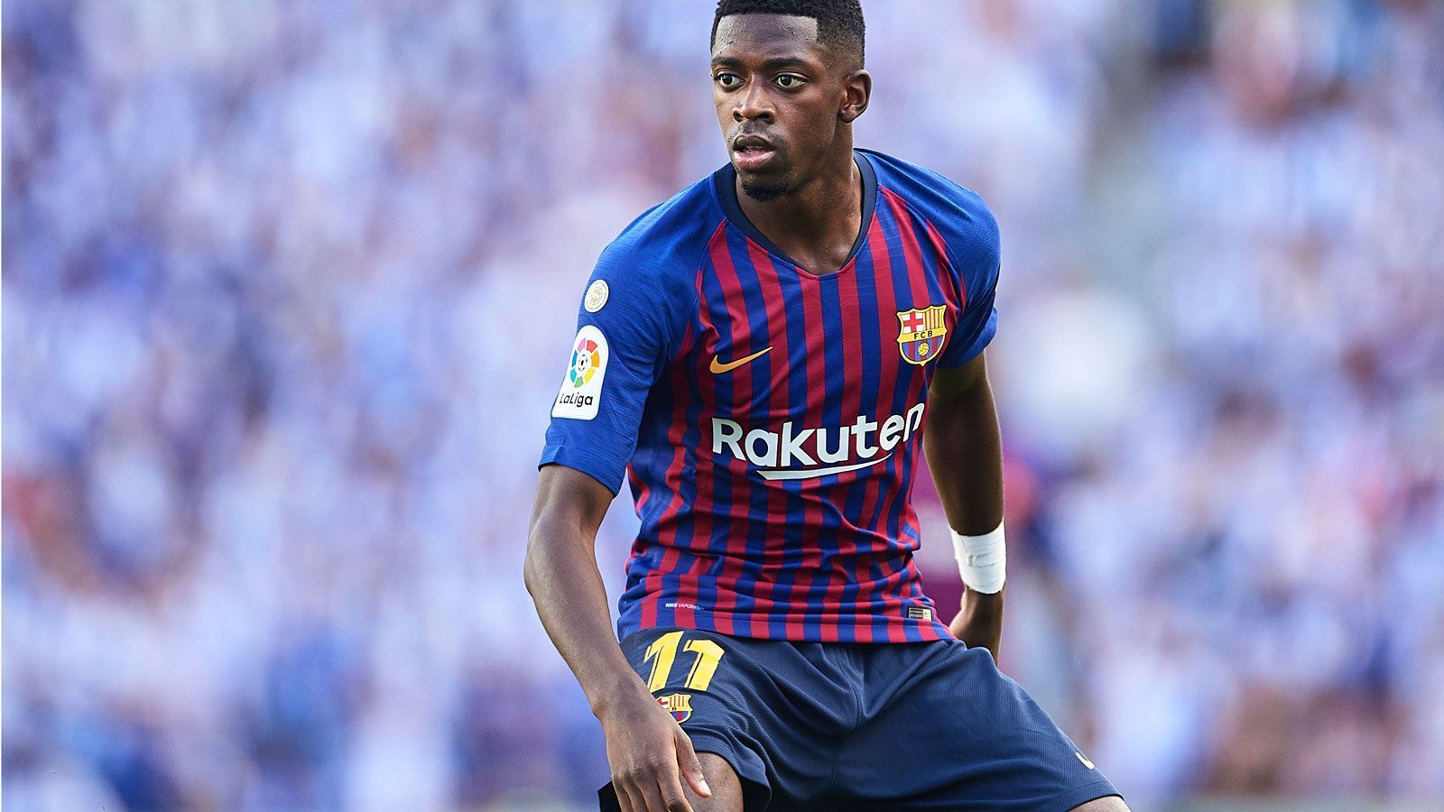 
                <strong>FC Barcelona (Dezember 2018)</strong><br>
                Weil Dembele zum wiederholten Mal erst mit zweistündiger Verspätung beim Mannschaftstraining aufgetaucht war, belegte der Klub ihn mit einer Mega-Strafe. Laut dem katalanischen Radiosender "COPE" musste der 22-Jährige 200.000 Euro für sein unentschuldigtes Fehlen hinblättern. Die "AS" hatte von einer 100.000-Euro-Strafe berichtet.
              