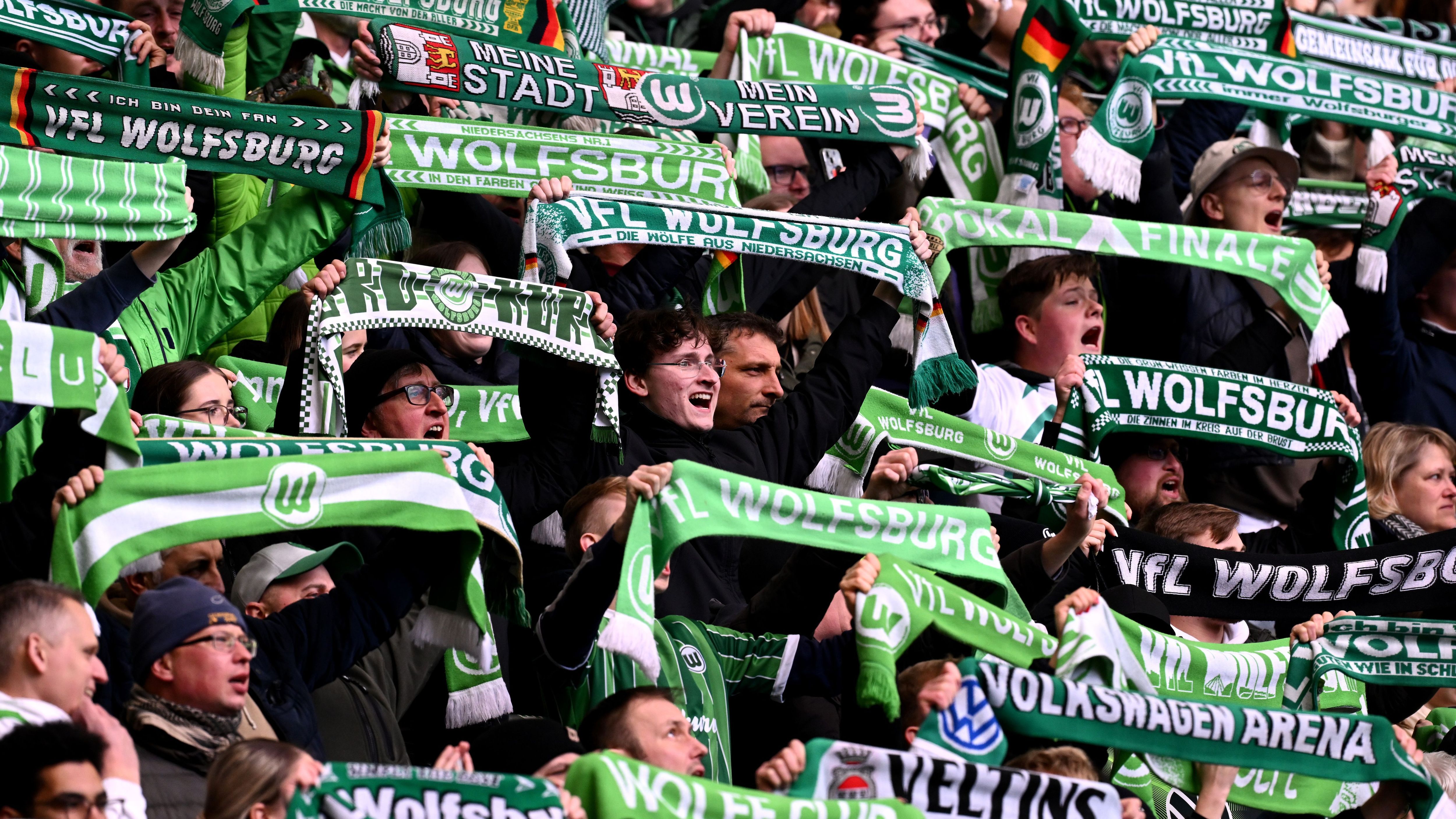 <strong>Platz 11: VfL Wolfsburg</strong><br>Verkaufte Dauerkarten: 17.000<br>Verkauf beendet? Ja<br>Zuschauerkapazität in der Volkswagen-Arena: 28.917