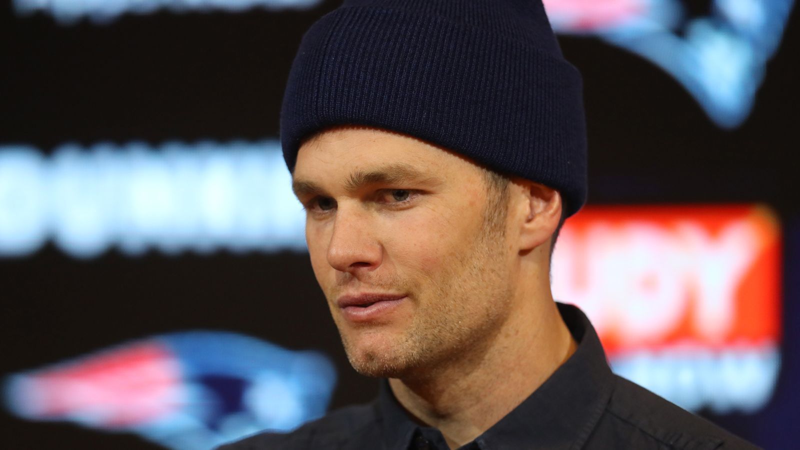 
                <strong>1. Tom Brady</strong><br>
                Der G.O.A.T. Der erfolgreichste Quarterback, den es jemals gab und jemals geben wird. In Tampa. Und jetzt auch im Super Bowl. DER IN TAMPA STATTFINDET. Der perfekte Grund, auf den Bandwagon-Zug aufzuspringen.
              