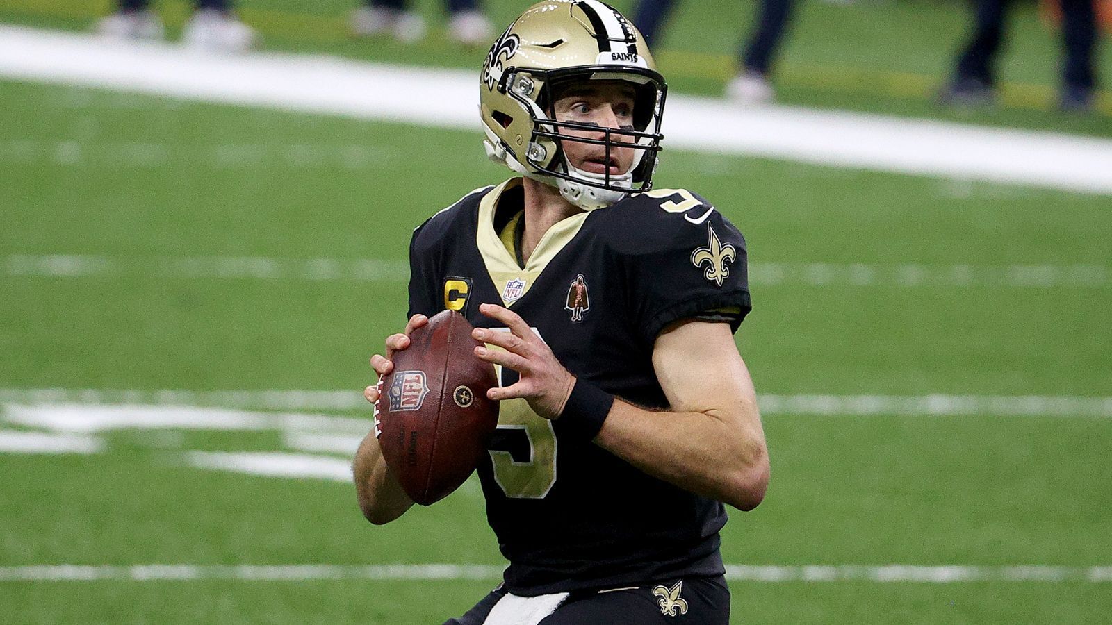 
                <strong>Platz 2: Drew Brees</strong><br>
                85.724 YardsRegular Season: 80.358Playoffs: 5.366Aktiv: 2001 bis 2020 für die San Diego Chargers und die New Orleans Saints
              