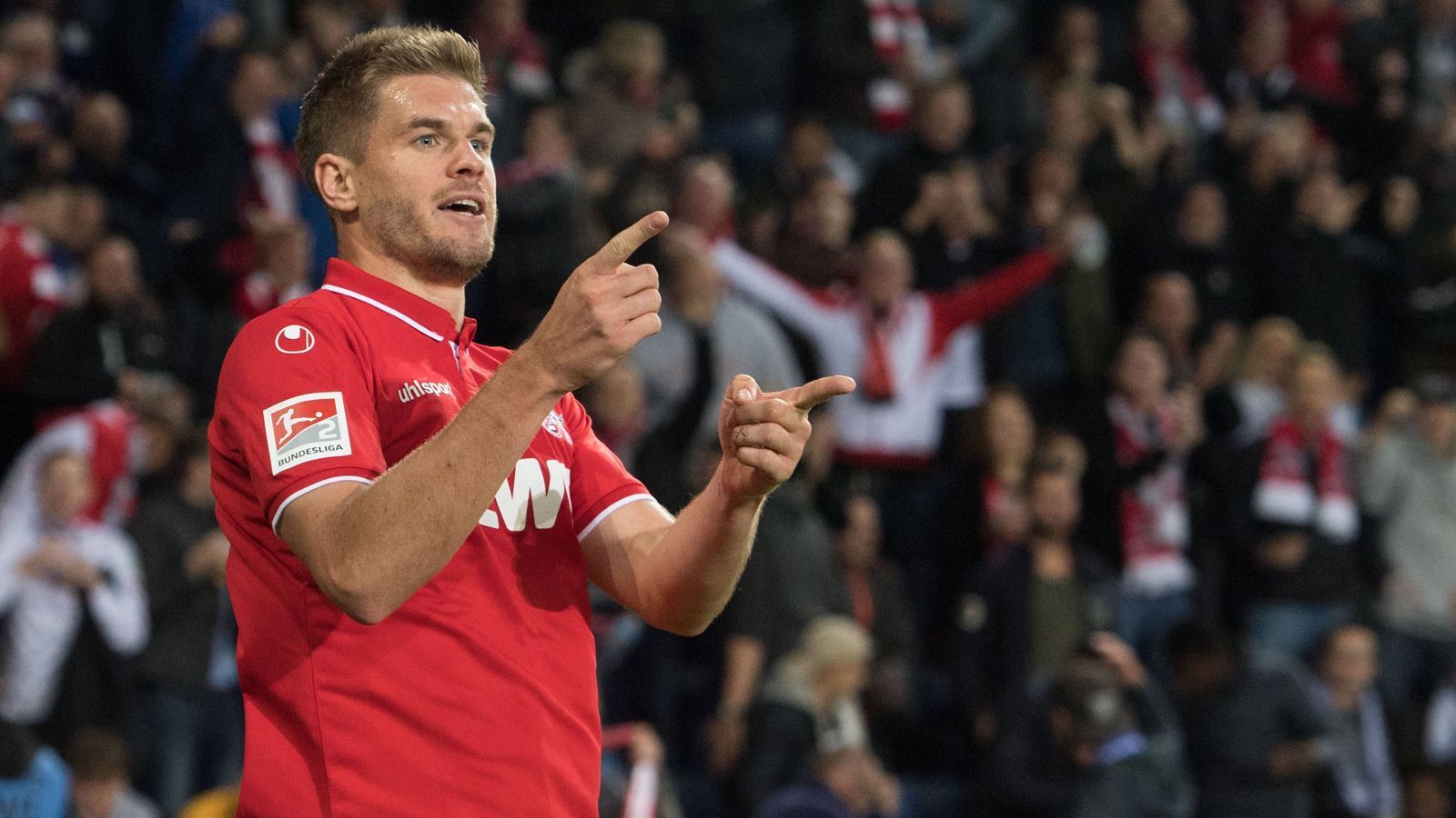 
                <strong>Simon Terodde, 0 Länderspiele</strong><br>
                Der Stürmer des 1. FC Köln hat in der 2. Liga für vier Vereine (Union Berlin, VfL Bochum, VfB Stuttgart und 1. FC Köln) zweistellig getroffen und in der Bundesliga in 35 Spielen sieben Tore erzielt.
              