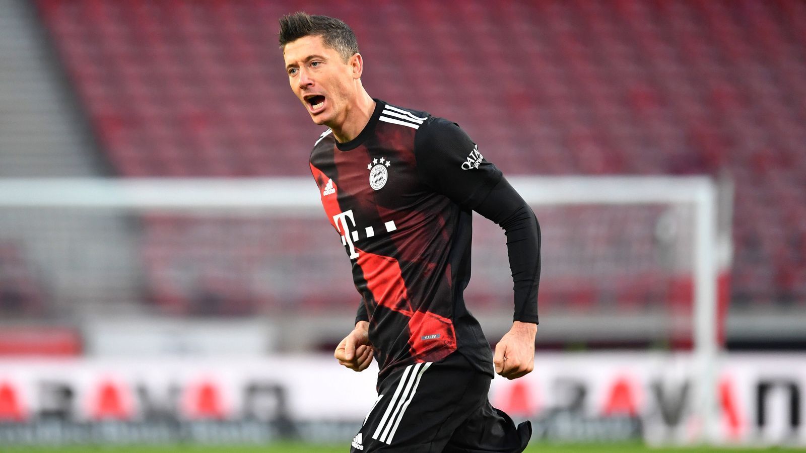 
                <strong>Stürmer: Robert Lewandowski</strong><br>
                Verein: Bayern München
              