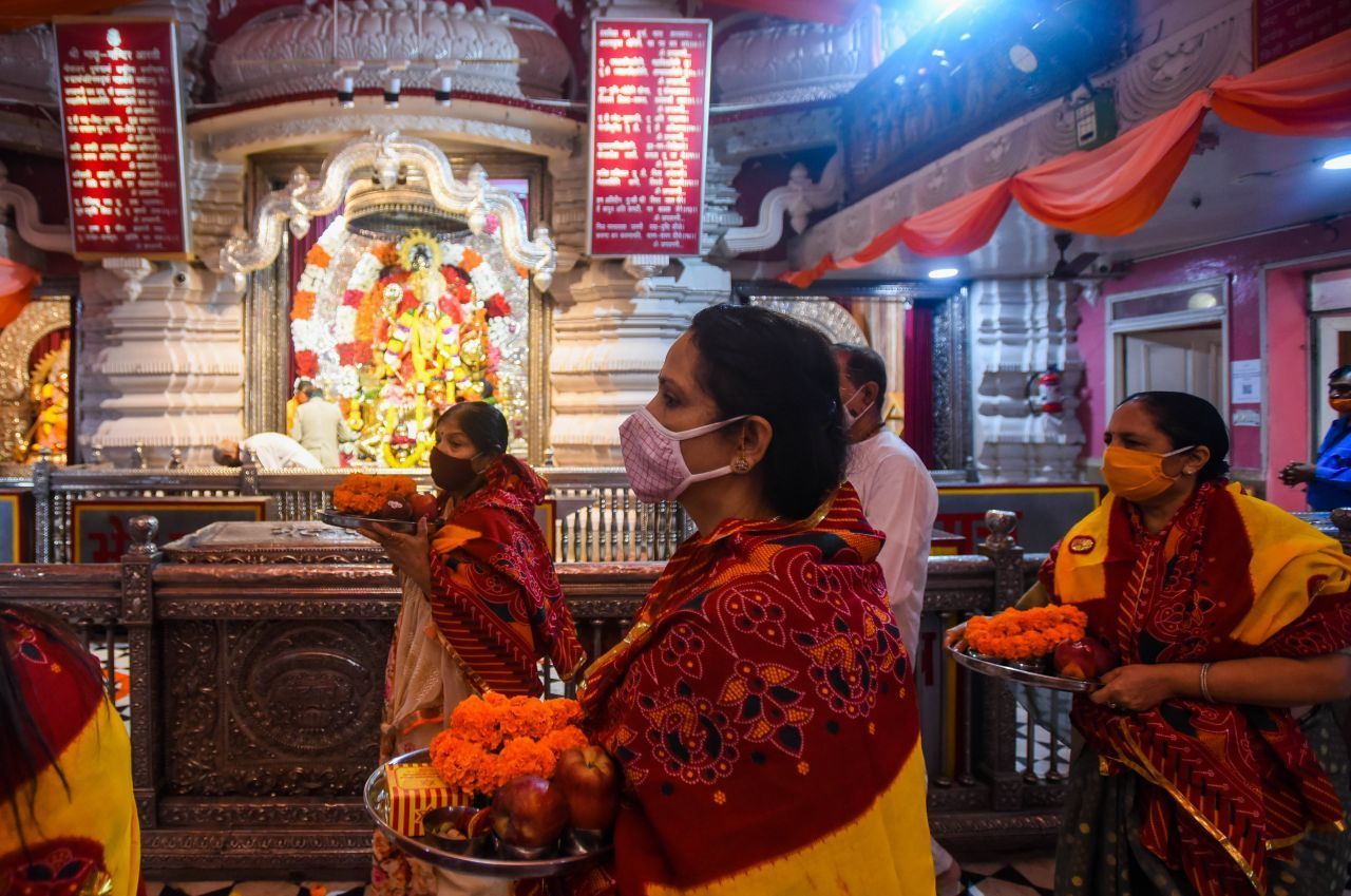 Navaratri, das Fest der neun Nächte, ist das Erntedankfest der Hindus. Es findet traditionell Mitte September bis Mitte Oktober statt.