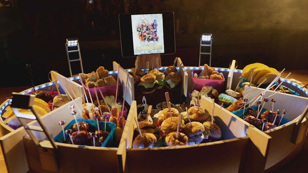 Toller Hingucker: Ein DIY-Stadion in Miniatur für die Snacks