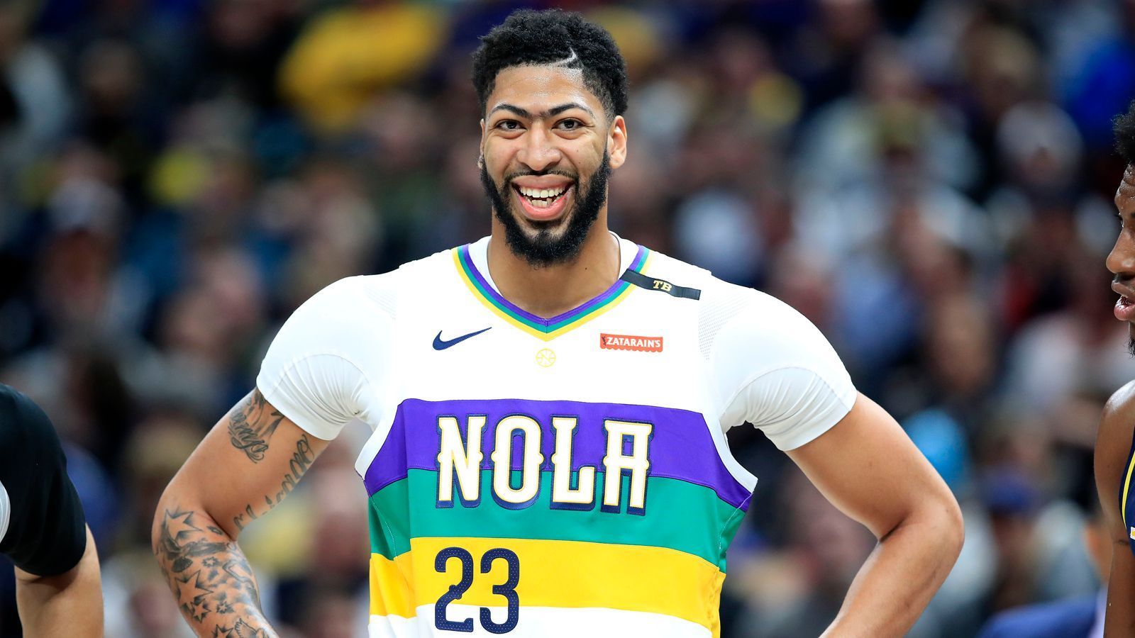 
                <strong>Trade für Anthony Davis mit Verspätung eingefädelt</strong><br>
                Im Juni 2019 wurde dann der Trade für Power Forward Anthony Davis von den New Orleans Pelicans öffentlich, nachdem es im Februar noch zu keiner Einigung kam. Im Gegenzug für den Starspieler schicken die Lakers die Youngster Lonzo Ball, Brandon Ingram und Josh Hart sowie drei Erstrundenpicks (2019, 2012 und 2024 oder 2025) und die Möglichkeit zum Tausch der Erstrundenpicks 2023 nach New Orleans. Alles schien perfekt, doch in den vergangenen Tagen wurden Stimmen laut, dass sich die Lakers bei ihrem Cap Space verzockt haben.
              