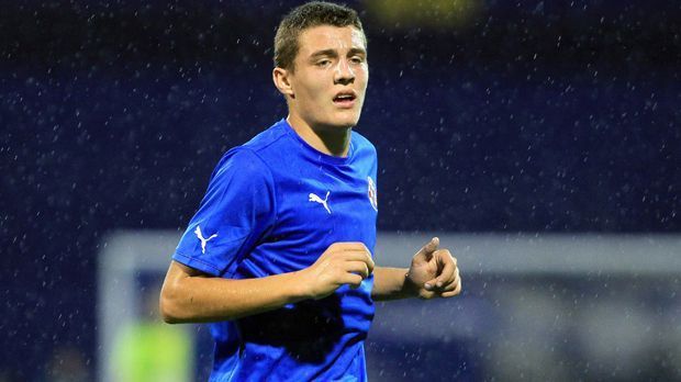 
                <strong>Mateo Kovacic</strong><br>
                In der Jugend von Dinamo Zagreb lernt Mateo Kovacic das Fußballspielen. Der Mittelfeldspieler macht seine Sache so gut, dass ihn in den vergangenen Jahren einige Top-Klubs beobachten. Der 21-Jährige entscheidet sich nach einem Zwischstopp bei Inter für Real Madrid, wo ihm die Zukunft gehört. Stolze 35 Millionen Euro bekommt Zagreb an Ablöse.
              