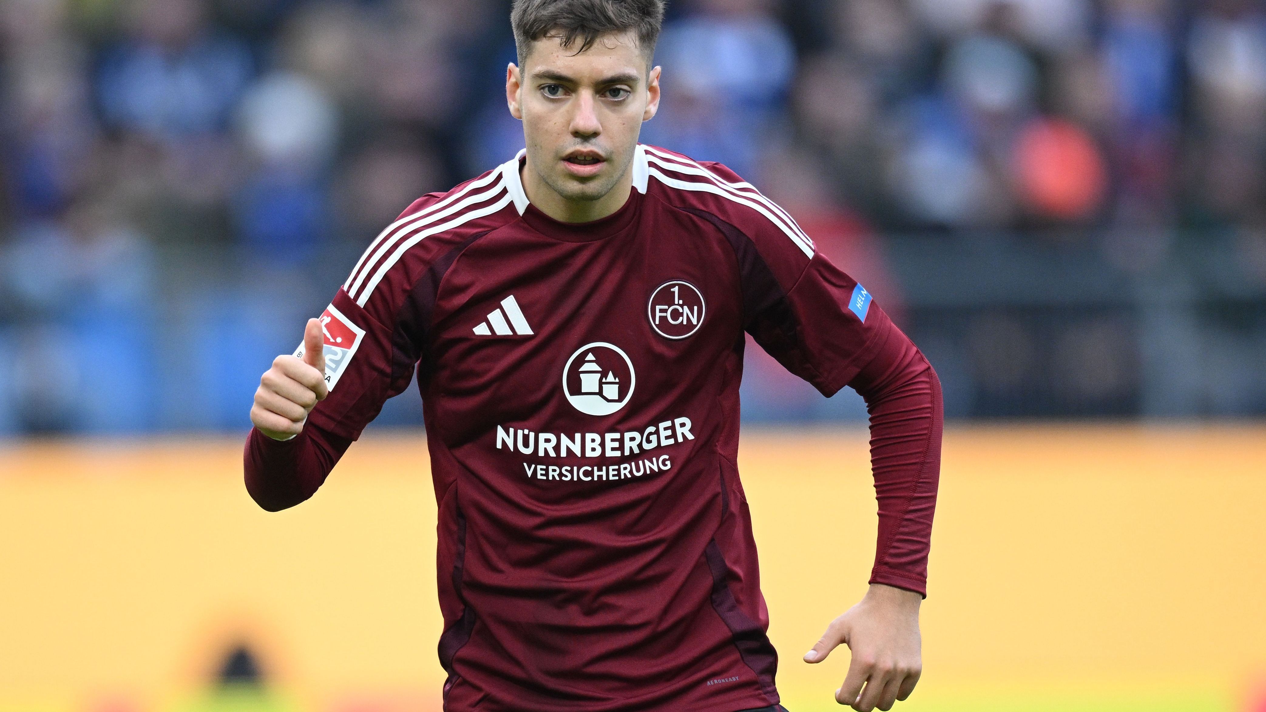 <strong>Stefanos Tzimas (1. FC Nürnberg)</strong><br>Zusätzlich müsste der Club wohl noch eine Weiterverkaufsbeteiligung an PAOK überweisen. Dennoch wäre es für den Klub von Miroslav Klose ein lukratives Geschäft. Sportlich wäre ein Abgang von Tzimas aber ein herber Verlust, der junge Grieche ist mit acht Treffern aktuell erfolgreichster Torschütze der Nürnberger. In Liverpool gab es zuletzt Gerüchte um einen Abgang von Darwin Nunez nach Saudi-Arabien, Tzimas könnte die potenzielle Lücke füllen.