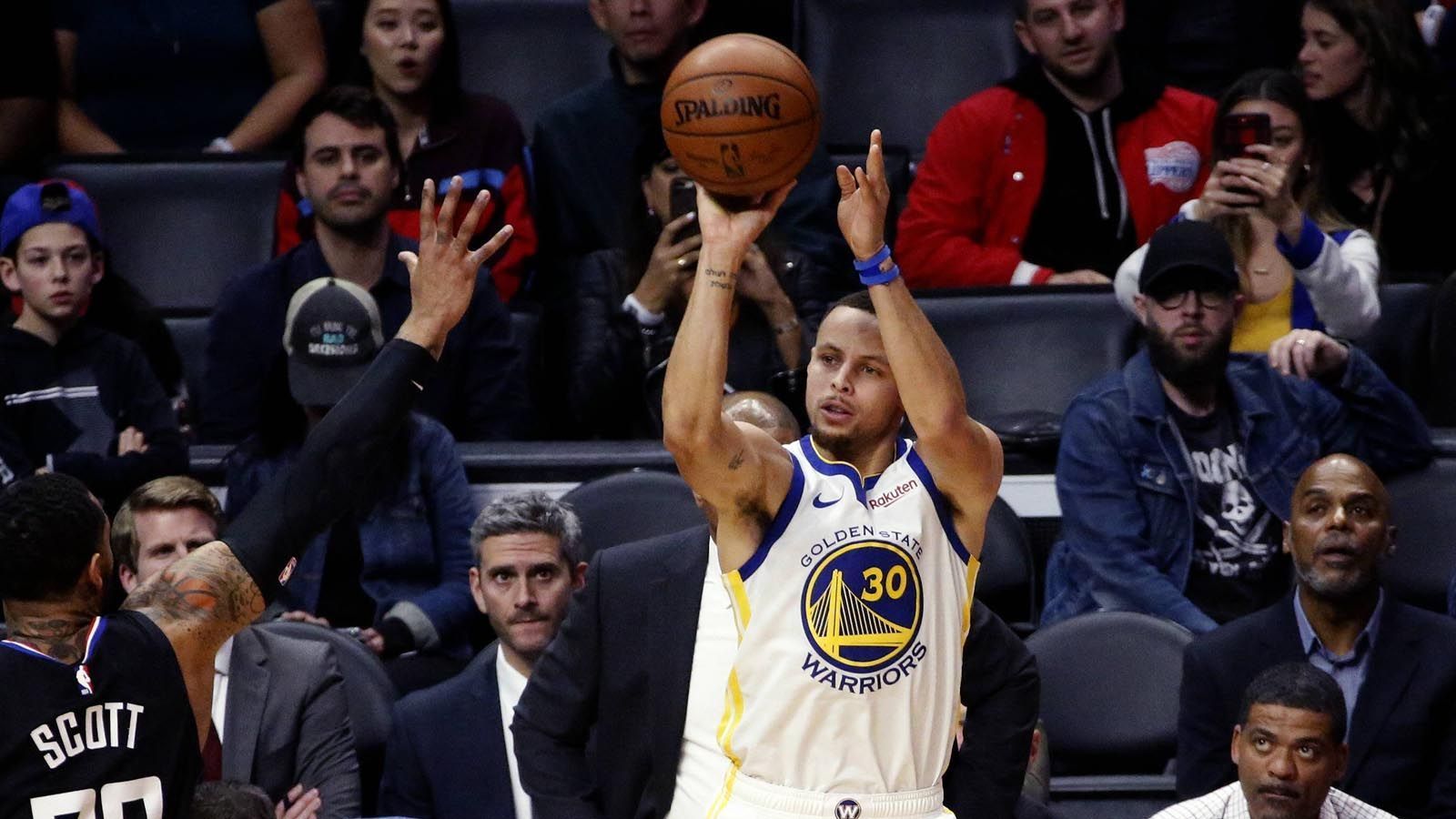 
                <strong>Stephen Curry</strong><br>
                Aktueller Verein: Golden State WarriorsPunkte pro Spiel: 23,5All-Star-Nominierungen: 6
              