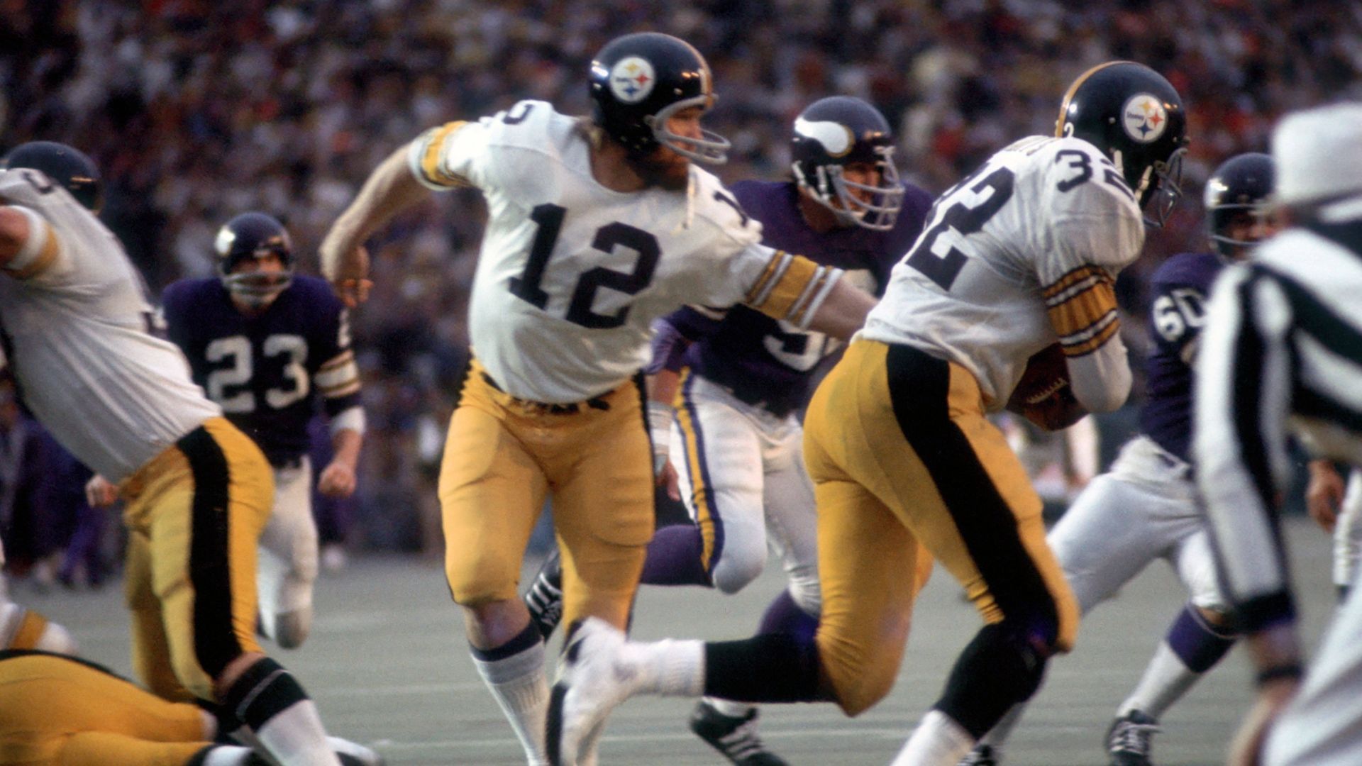 <strong>1976 - Pittsburgh Steelers</strong><br>Endstand: 21:17 gegen die Dallas Cowboys<br>Coach: Chuck Noll<br>MVP: Lynn Swann