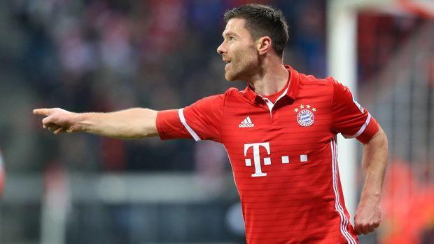 
                <strong>Xabi Alonso</strong><br>
                Xabi Alonso: Rechtfertigte seine Aufstellung absolut! Mit seiner Souveränität und Ruhe war er meist der erste Anspielpunkt in der Vorwärtsbewegung. Spielte Diagonalbälle über den halben Pass genau in den Fuß - ein Traum! Wurde dann auch noch torgefährlich und besorgte das zwischenzeitliche 2:0 in der 25. Minute. ran-Note: 2+
              