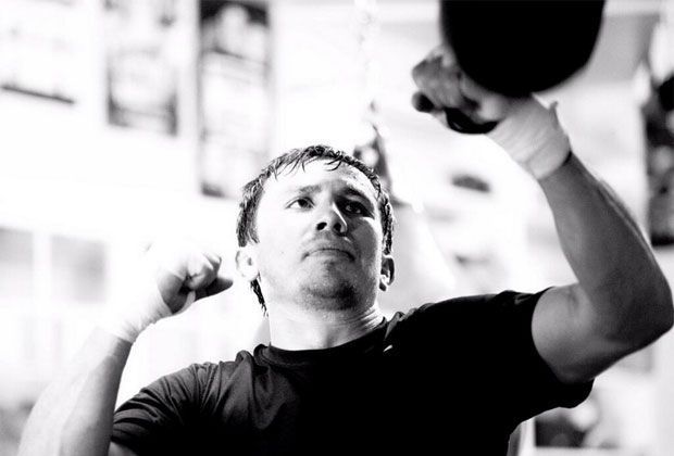 
                <strong>Das ist Gennady Golovkin</strong><br>
                Golovkin wird 1982 als einer von vier Brüdern in Karaganda, Kasachstan, geboren. Sein russischer Vater ist Bergarbeiter, seine koreanische Mutter Assistentin in einem chemischen Labor. Bereits mit acht Jahren nehmen ihn seine zwei älteren Brüder Vadim und Sergey mit in die Boxhalle.
              