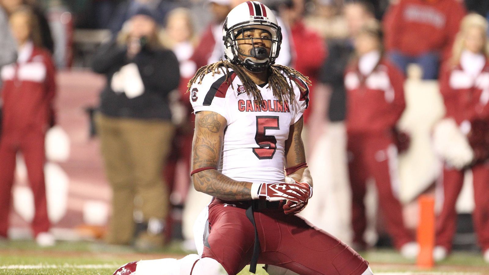 
                <strong>Stephon Gilmore (New England Patriots)</strong><br>
                College: South Carolina GamecocksPosition: Defensive BackJahre am College: 3College-Stats: 181 Total Tackles - 7 Sacks - 8 InterceptionsGedrafted: 2012 an 10. Stelle von den Buffalo Bills
              